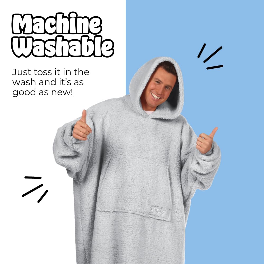 THE COMFY Teddy Bear porté par adulte pour comparaison d'échelle et coupe oversize