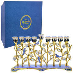 The Dreidel Company détail du cristal bleu incrusté apportant un point d'éclat décoratif