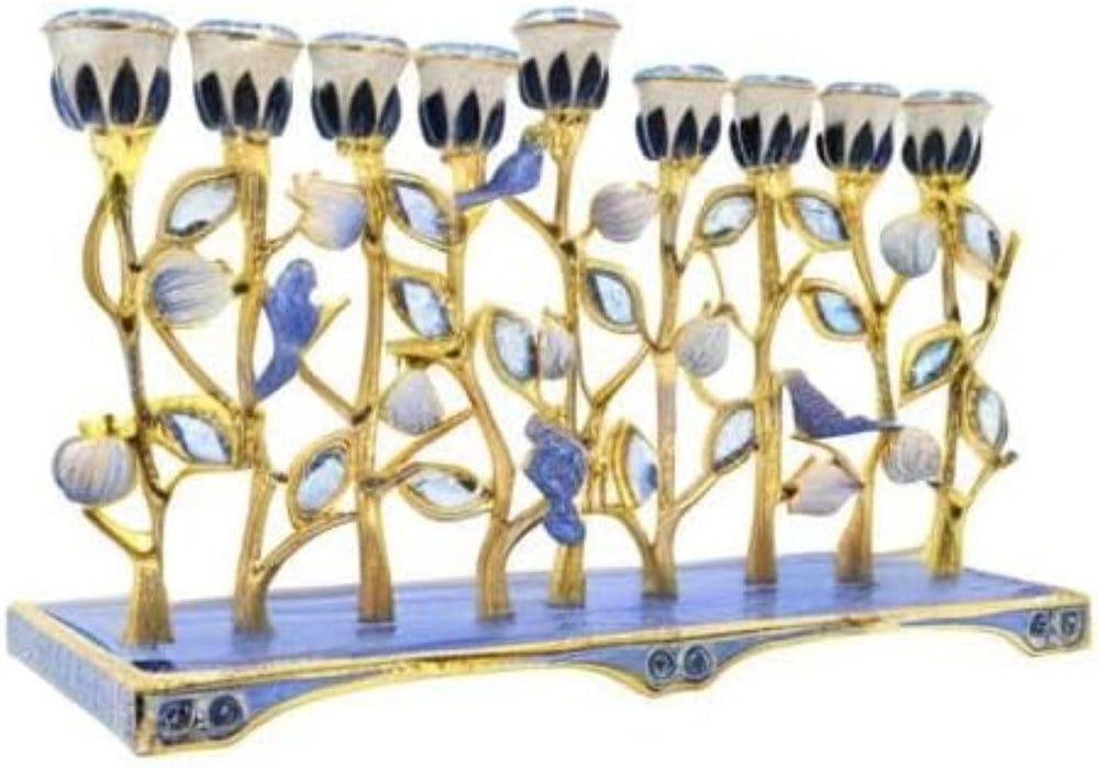 The Dreidel Company menorah présentée dans un décor de Hanoukka pour inspiration d'installation