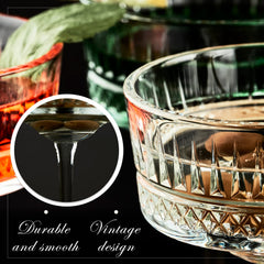 the mask el turko verre en usage avec cocktail, met en valeur la boisson