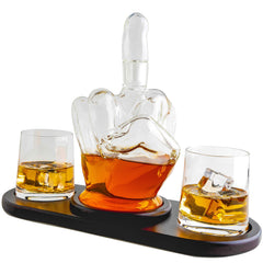 The Wine Savant carafe Middle Finger vue de face pour effet visuel et conversation