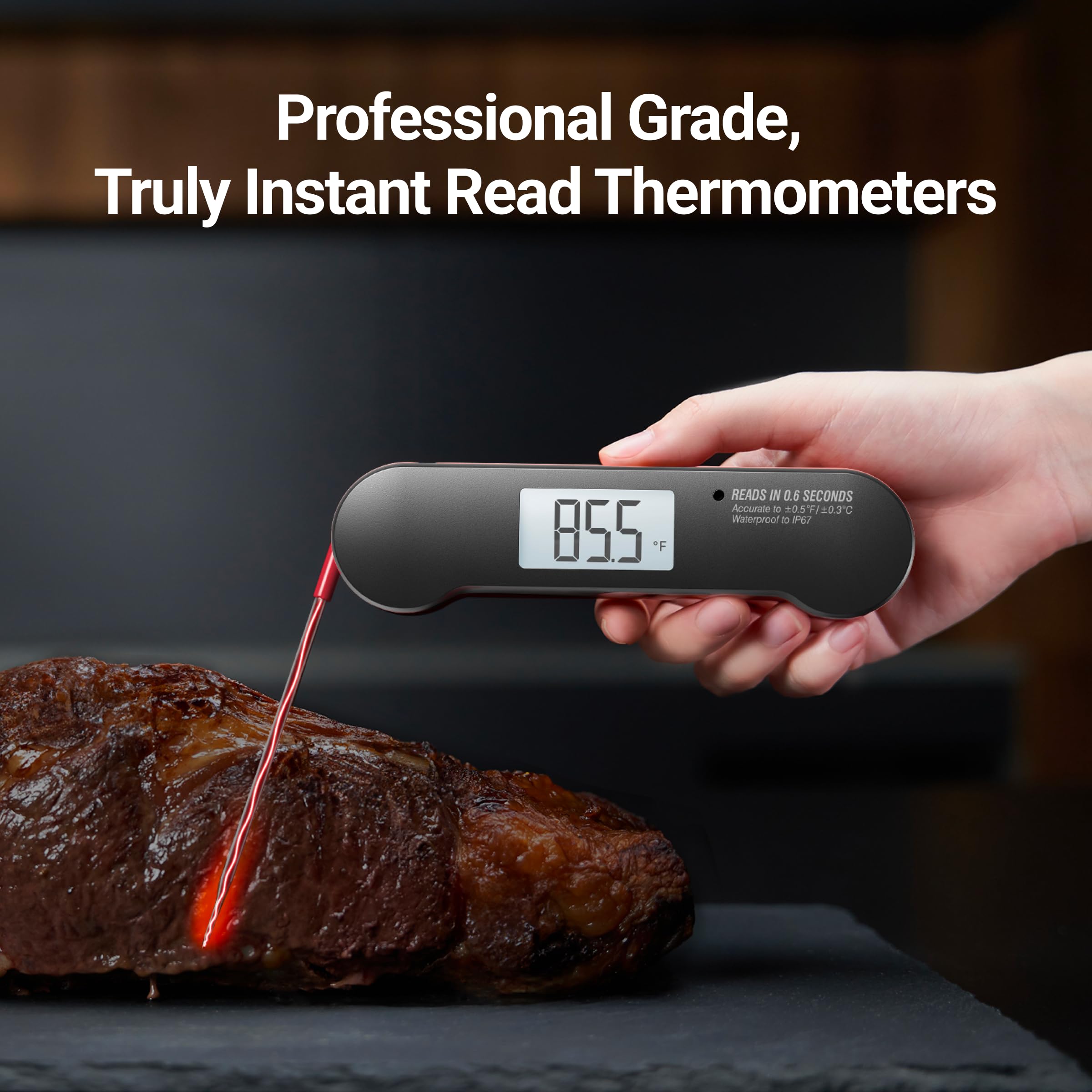 ThermoMaven F1 Pro en utilisation sur un barbecue, contrôle rapide de la cuisson pour des viandes juteuses.
