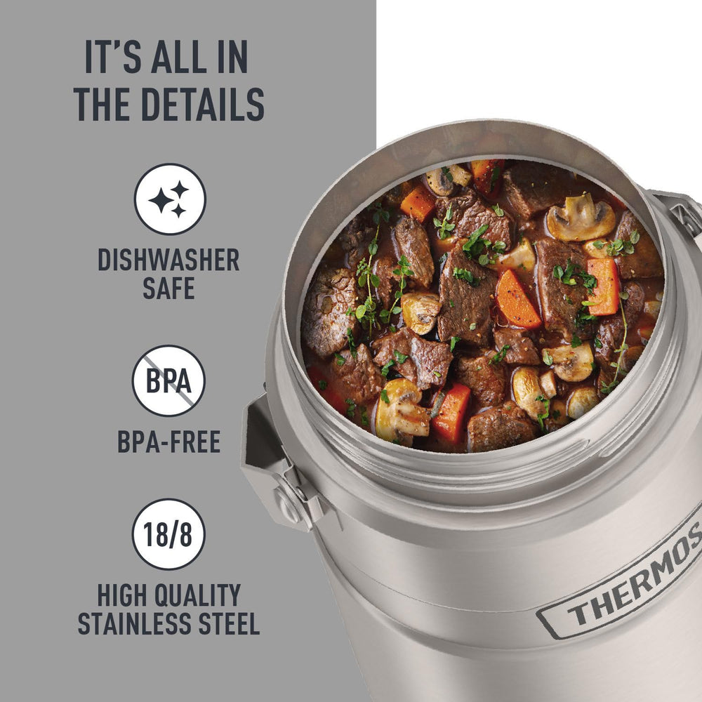 THERMOS bocal en usage lors d'une randonnée gardant la soupe chaude