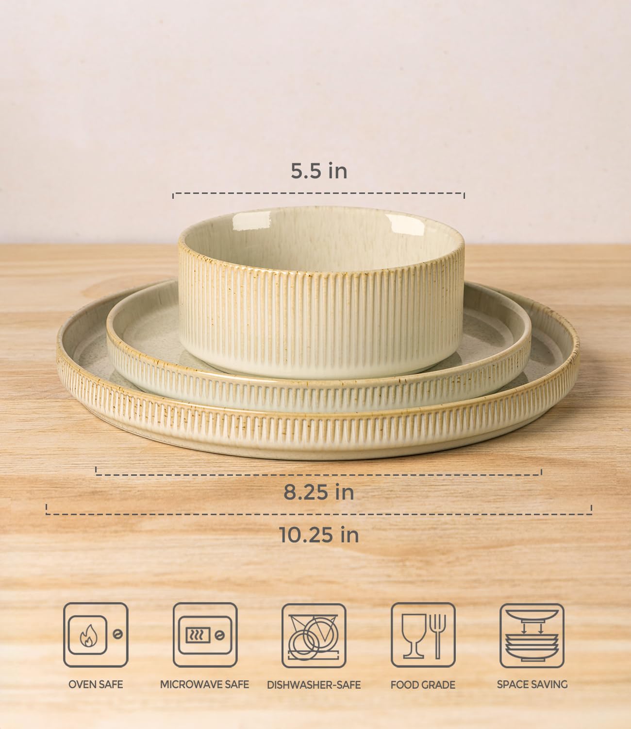 theterra assiette tenue en main pour comparaison d’échelle pratique