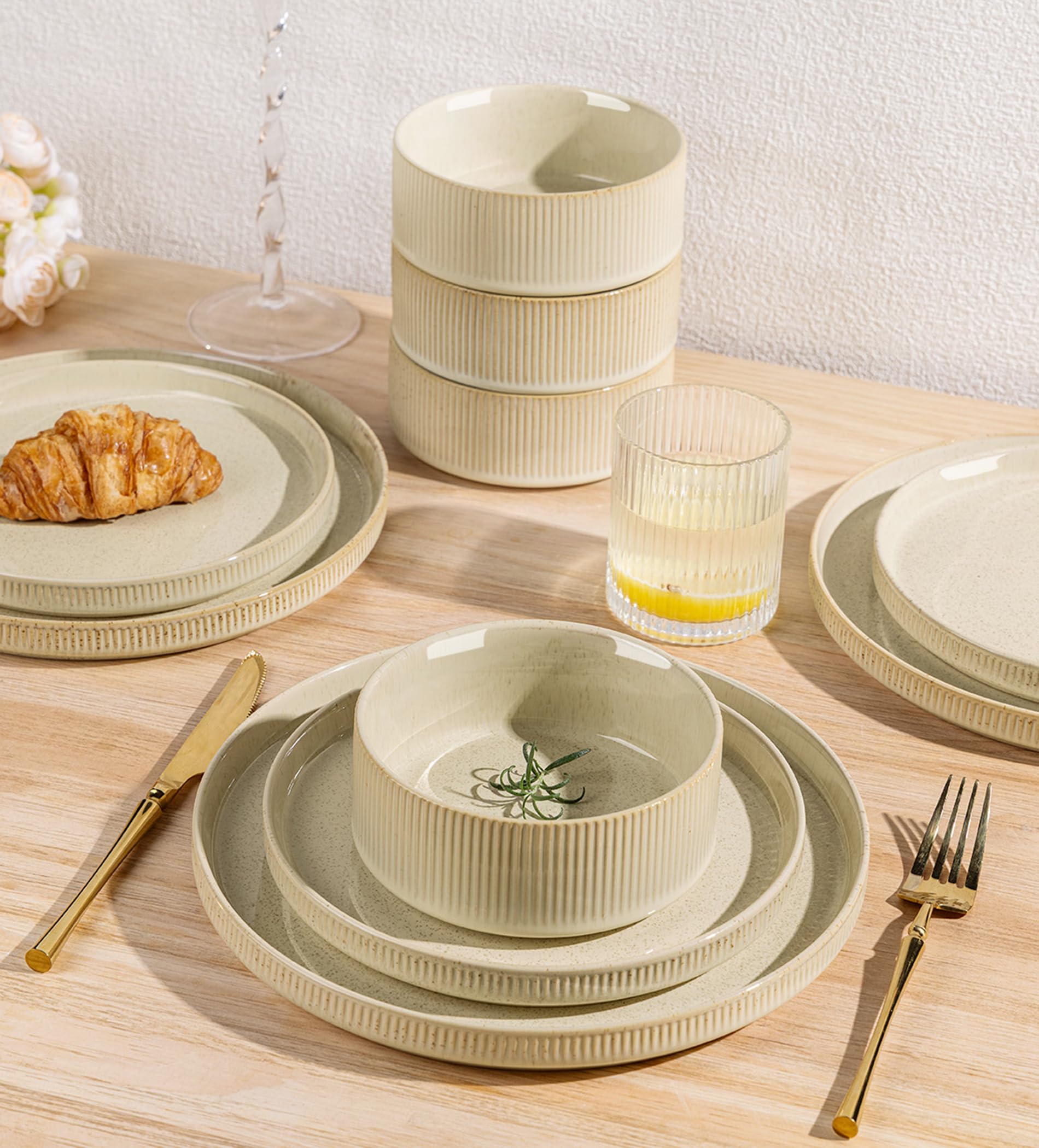 theterra table dressée style naturel apportant ambiance calme et accueillante