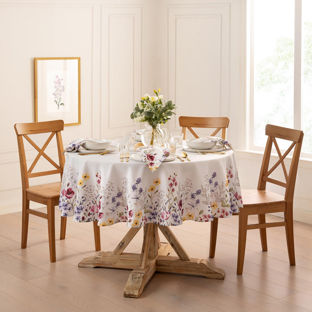 Threadmade gros plan bordure florale, détail coloré et raffiné