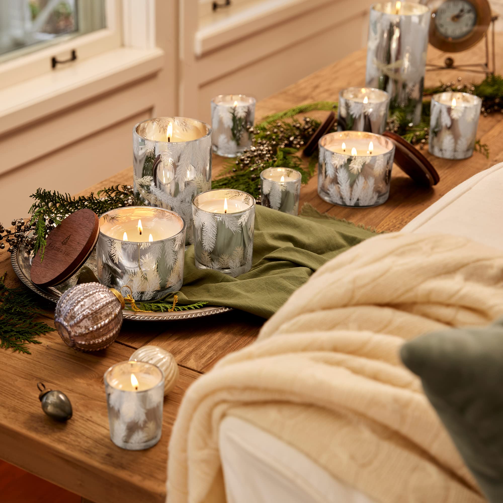 Thymes Frasier Fir sur table décor crée atmosphère accueillante