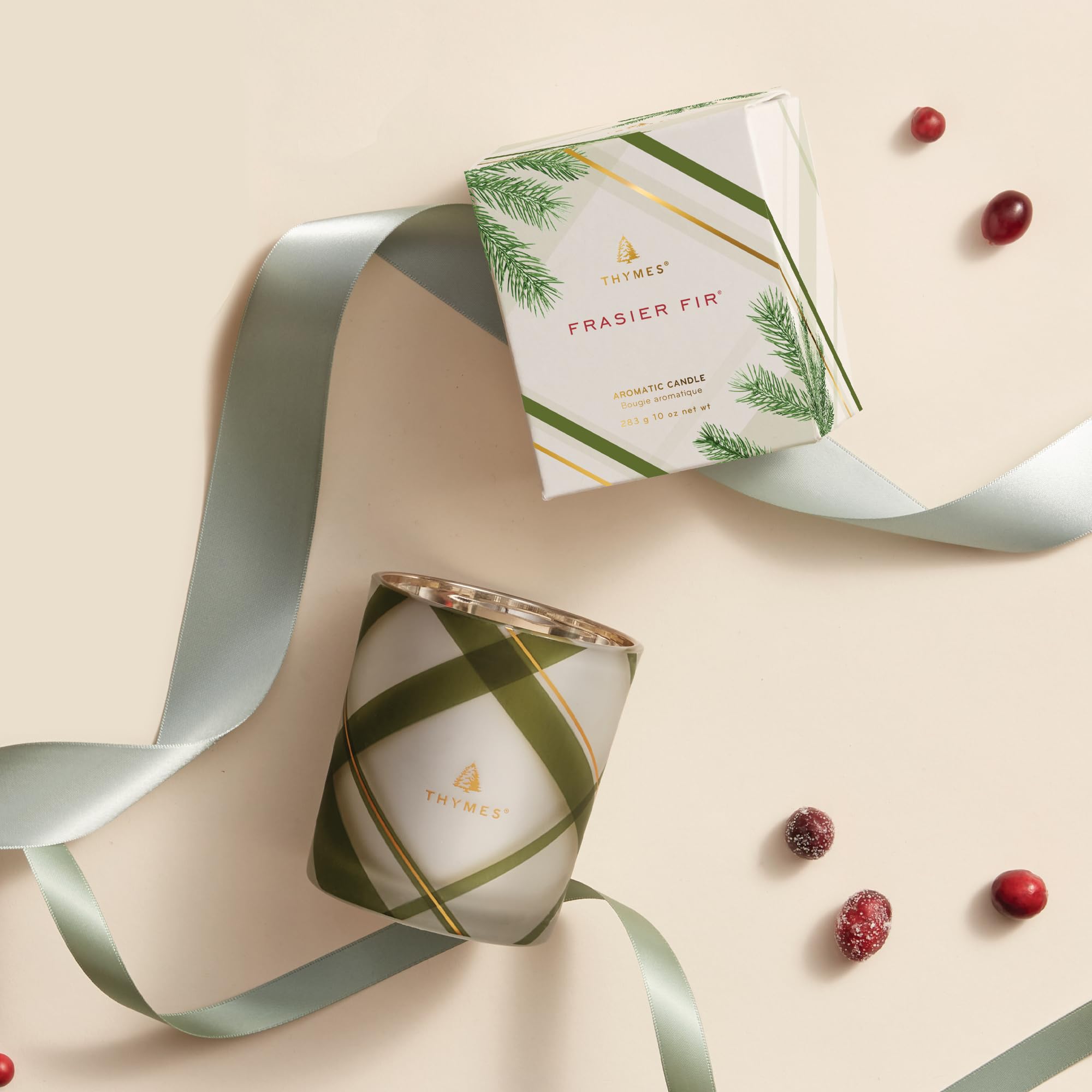 Gros plan sur le motif Frosted Plaid Thymes montrant finition élégante et festive
