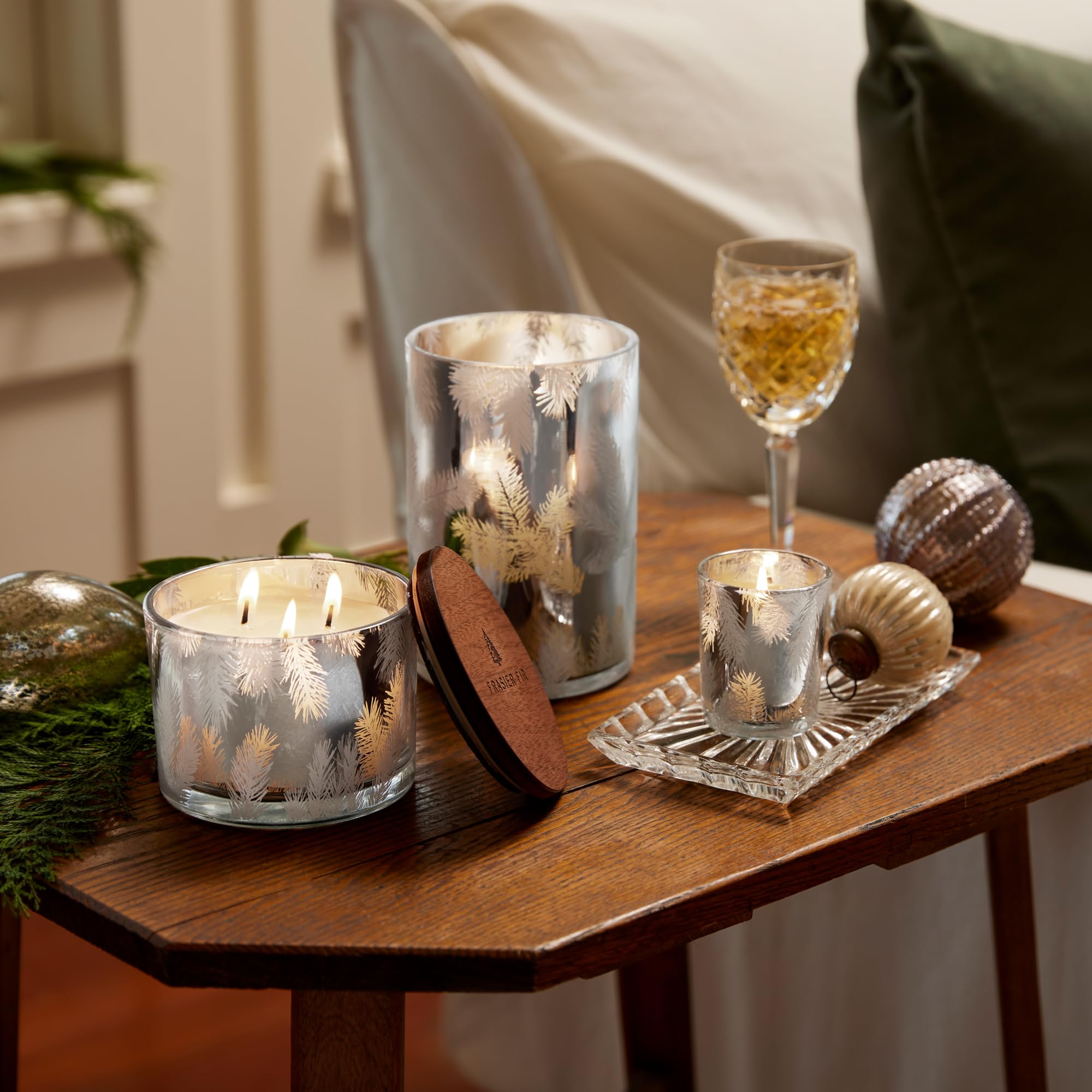 Thymes Frasier Fir comparaison taille montre volume de 12,5 oz