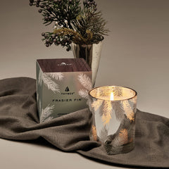 Thymes bougie Frasier Fir gros plan motif aiguilles offrant texture élégante