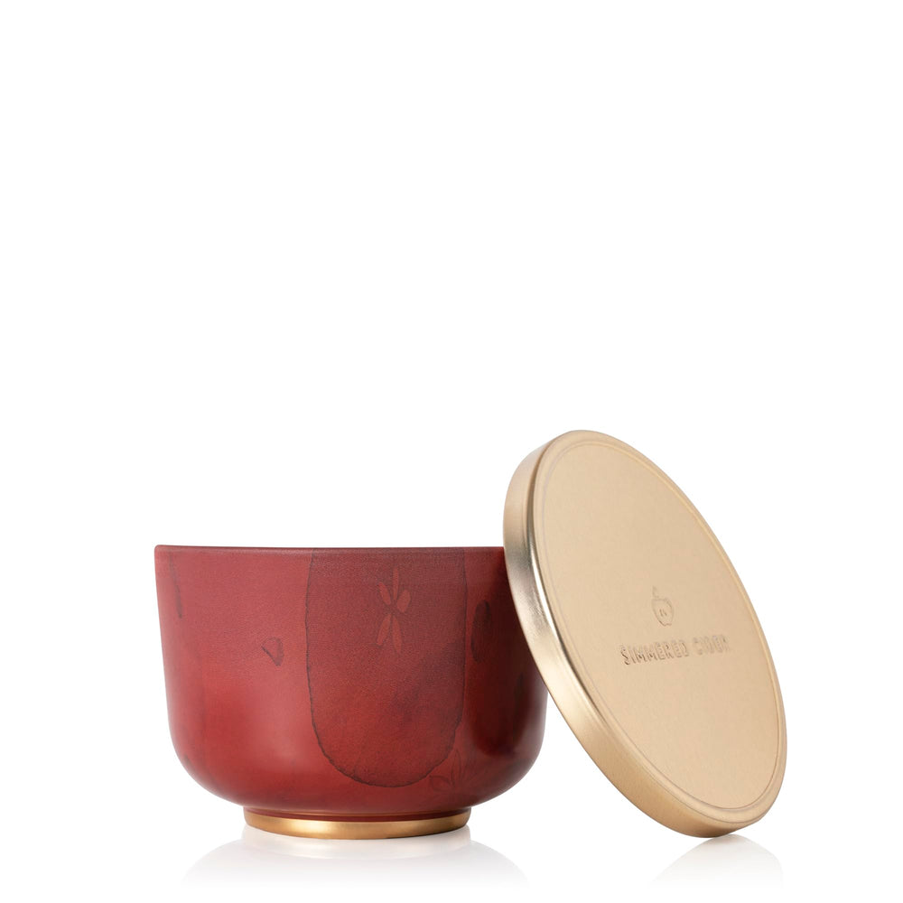 Thymes bougie Simmered Cider en étain vue frontale, design portable et élégant