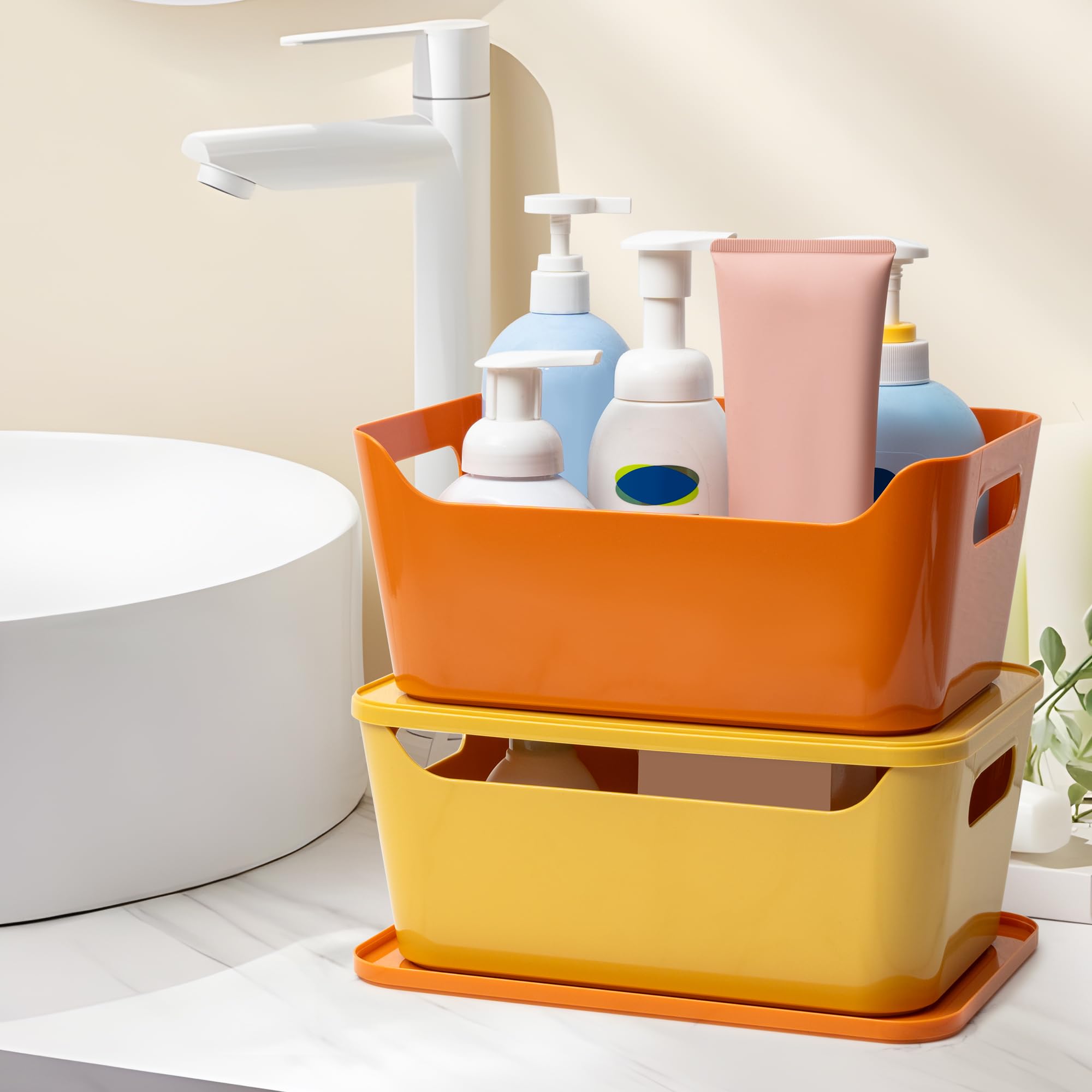 Tiawudi comparaison taille avec une main illustrant capacité 4,5L