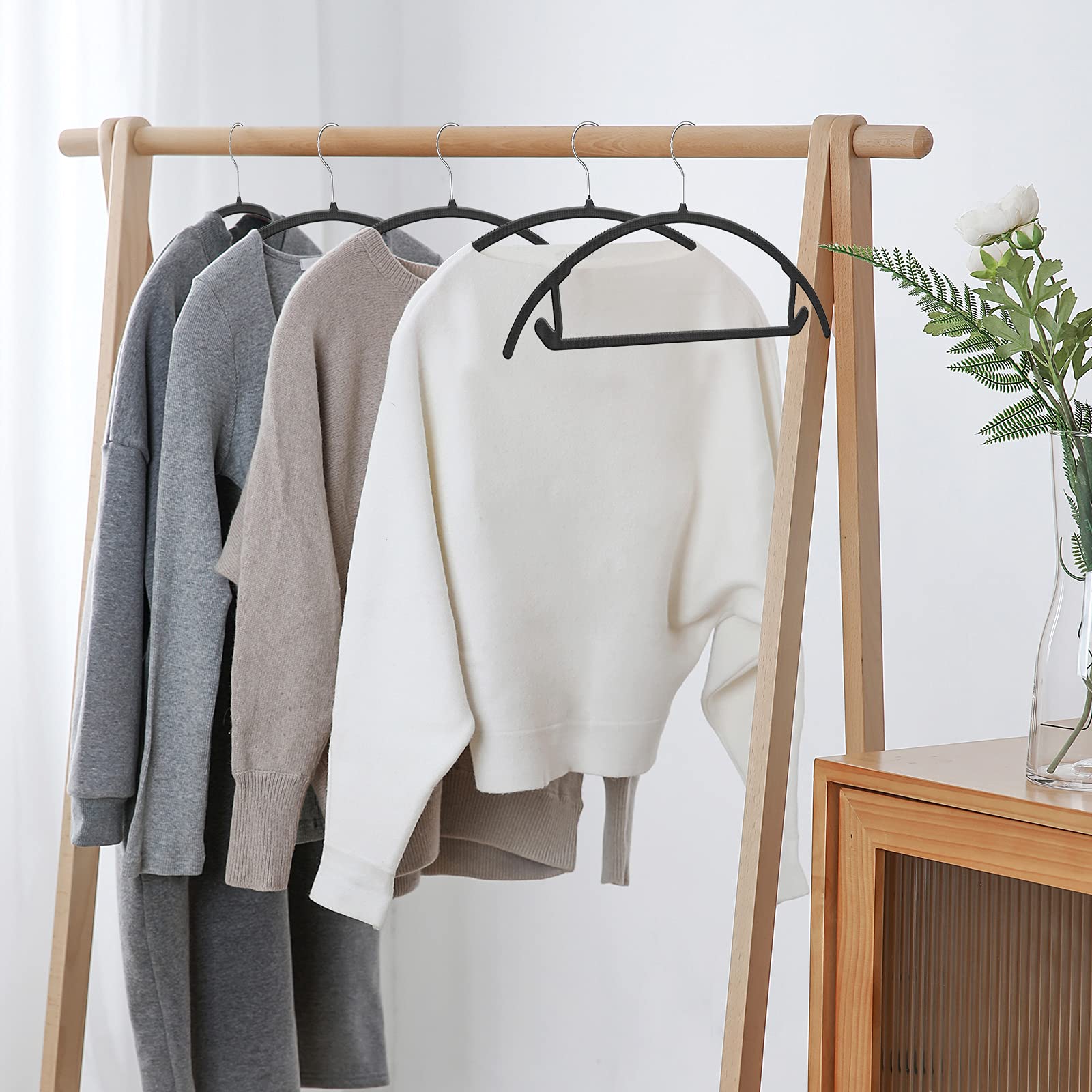 TIMMY placard organisé avec cintres assortis, look élégant et rangé