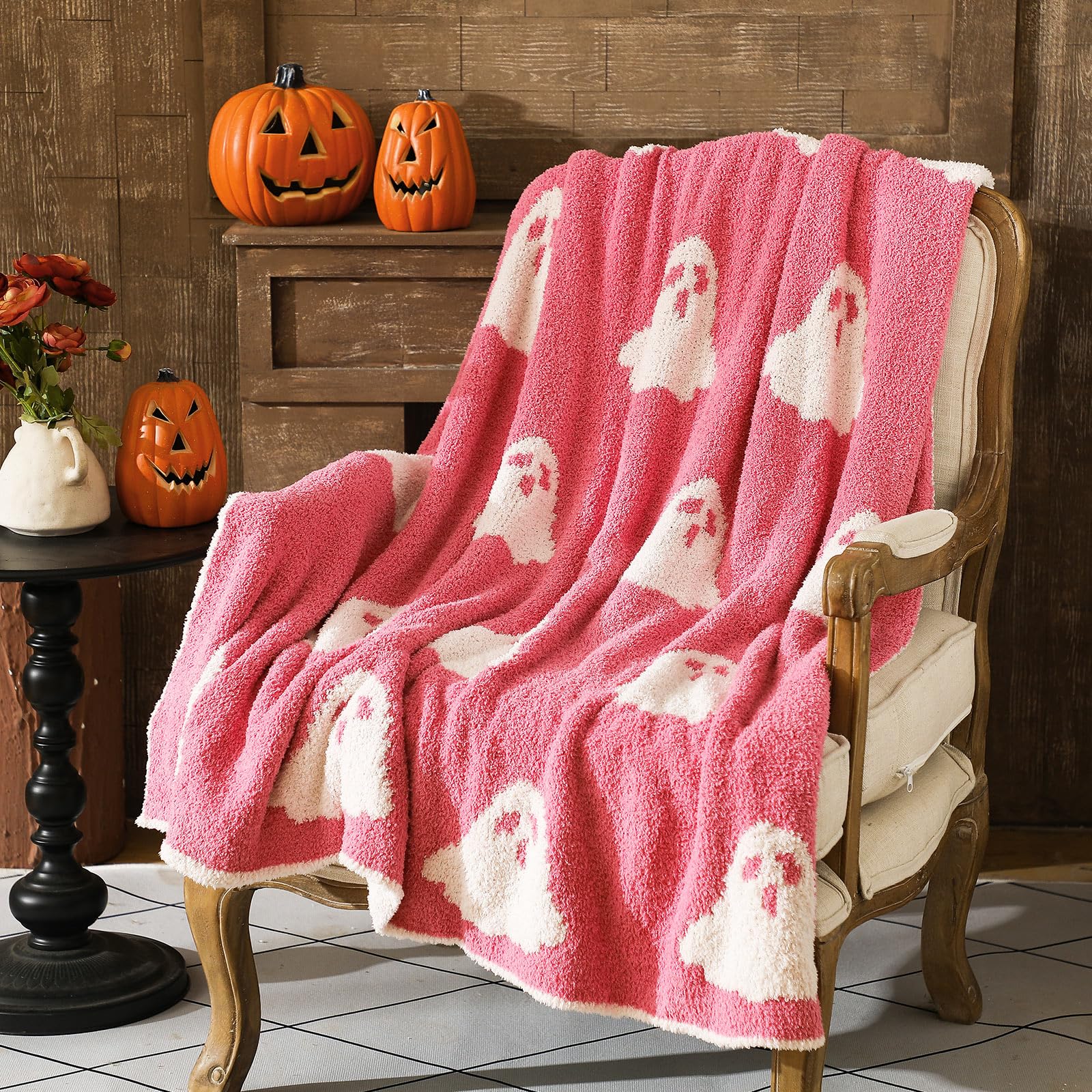 Tingjoo plaid fantôme vue avant, apportant confort et décoration saisonnière