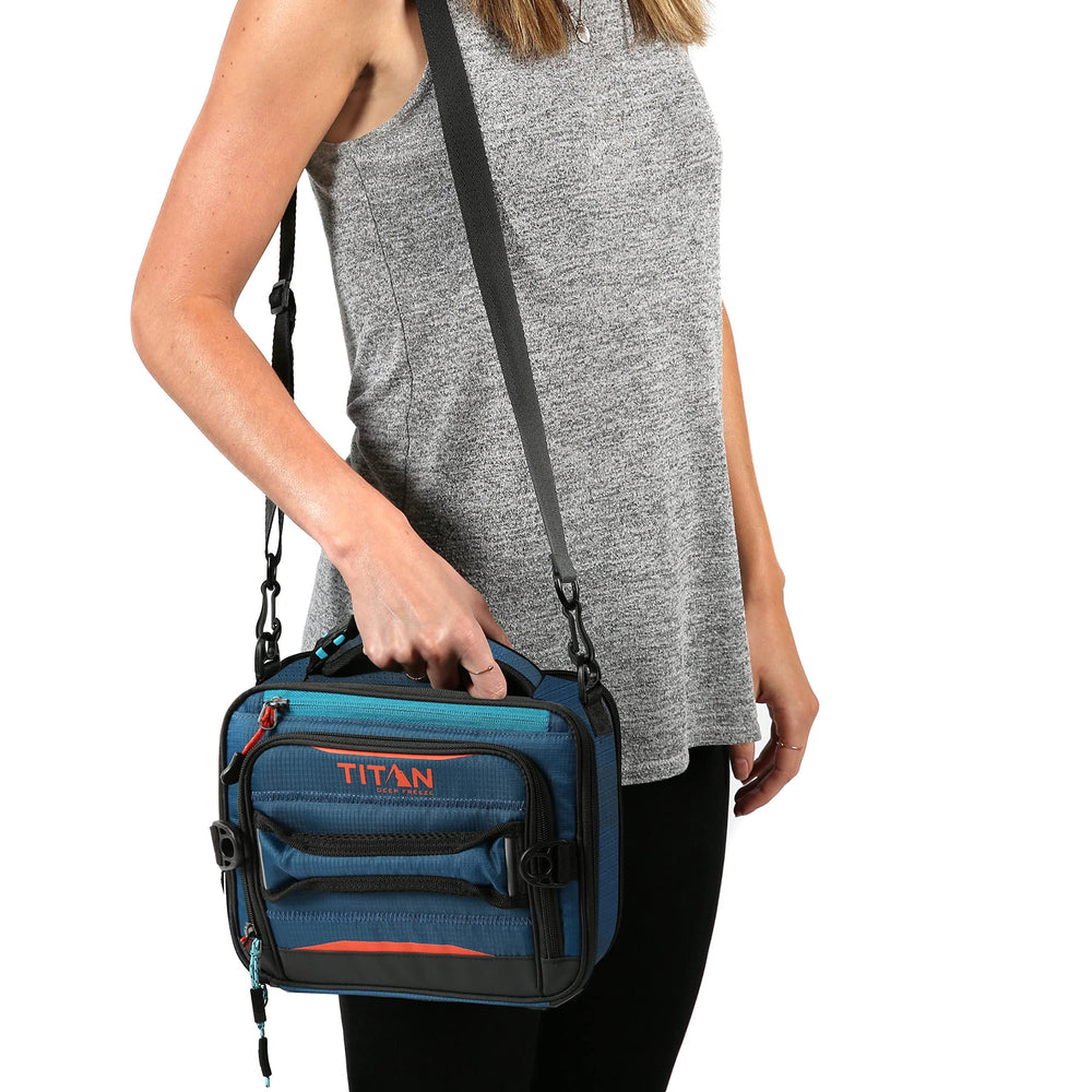 Titan by Arctic Zone clip Swing accroché à un sac à dos pour mobilité