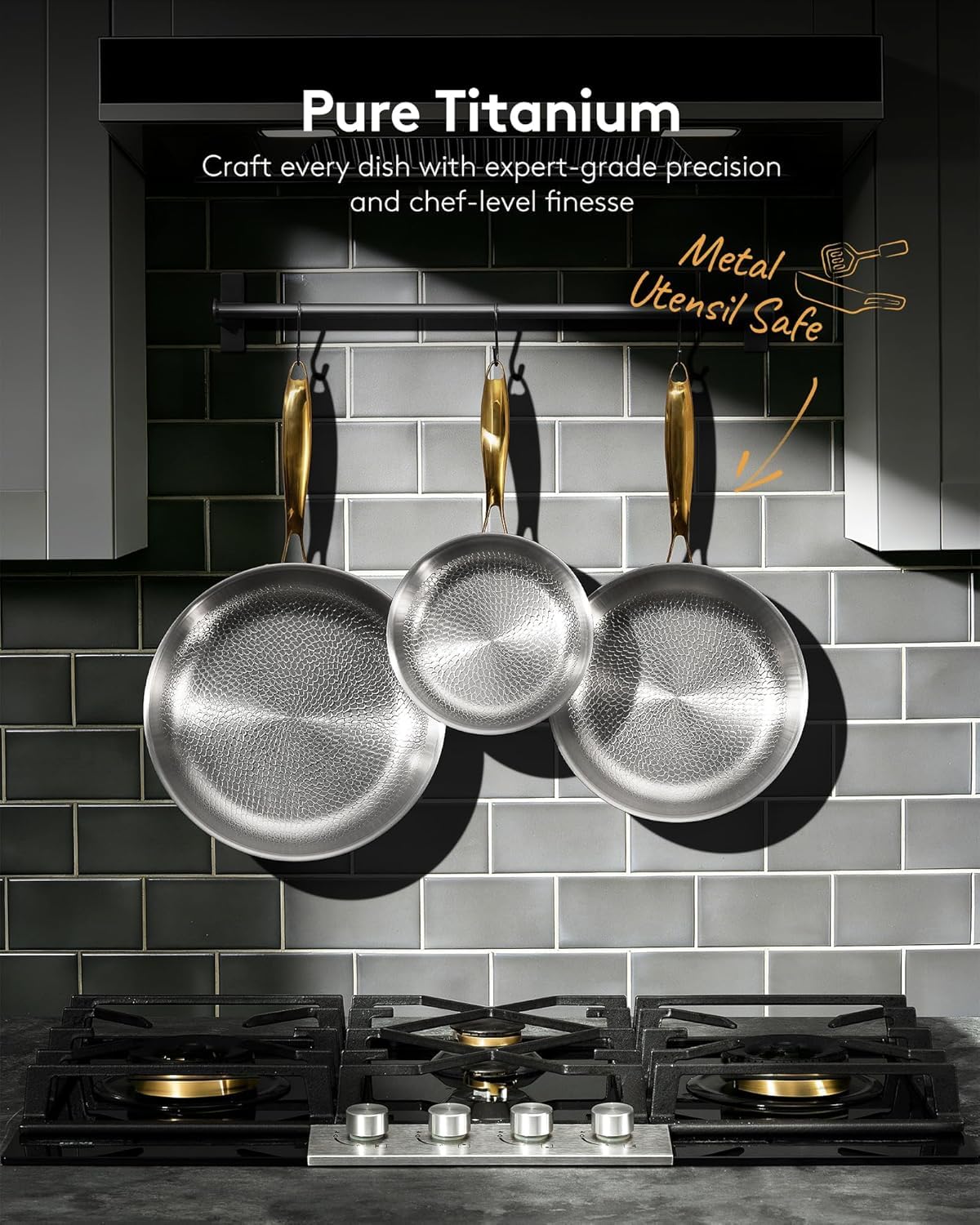 Titanium Wave comparaison taille posée sur assiette montrant l'échelle Ø30 cm