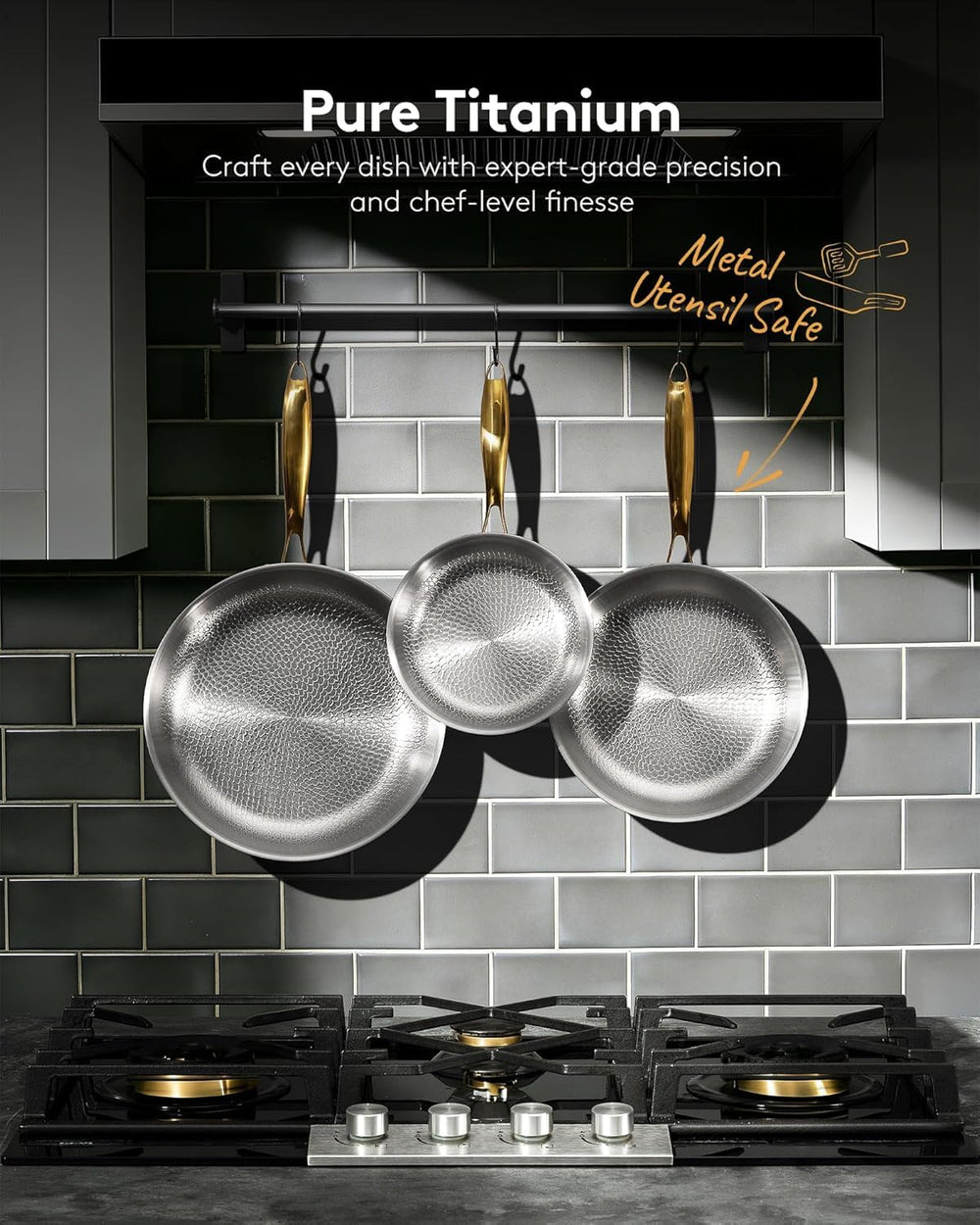 Titanium Wave comparaison taille posée sur assiette montrant l'échelle Ø30 cm