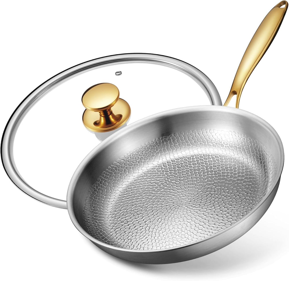 Titanium Wave face avant montrant la poêle et le couvercle pour une cuisson polyvalente