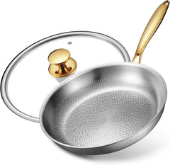 Titanium Wave face avant montrant la poêle et le couvercle pour une cuisson polyvalente
