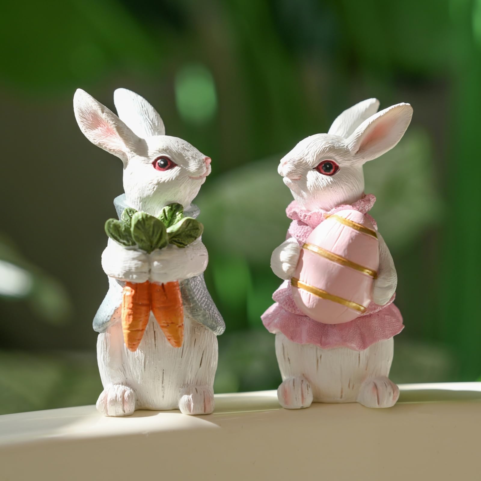 TiTnBd lapin devant cheminée apportant chaleur et ambiance printanière