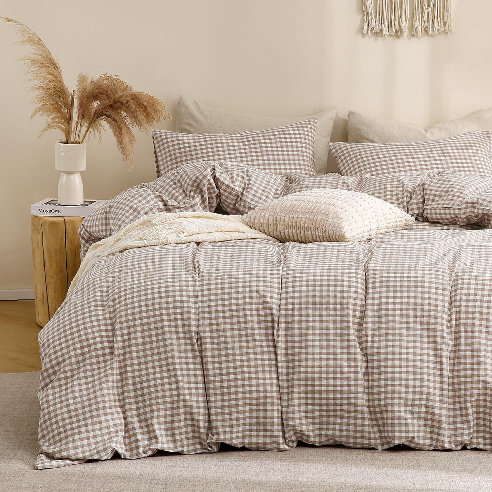 TOCOMOA housse de couette face entière montrant motif gingham tan et ambiance chaleureuse