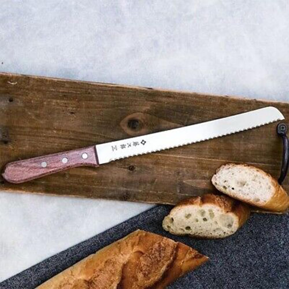 Tojiro comparaison échelle avec main pour évaluer longueur 37,5 cm utile