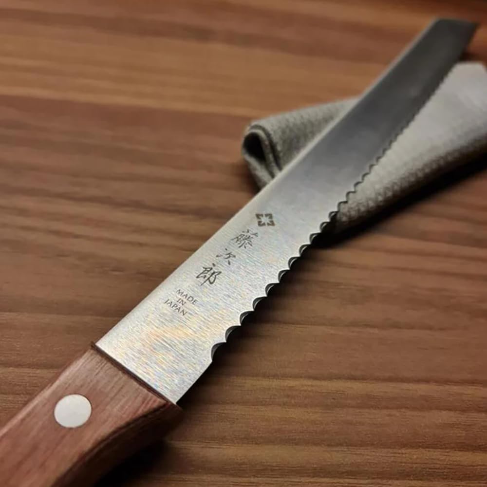 Tojiro manche bois gros plan ergonomique assurant prise confortable
