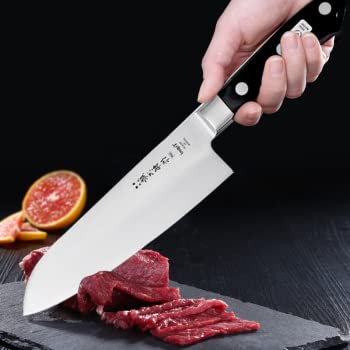 Tojiro Santoku gros plan de la lame en alliage de cobalt, résistance et tenue du fil