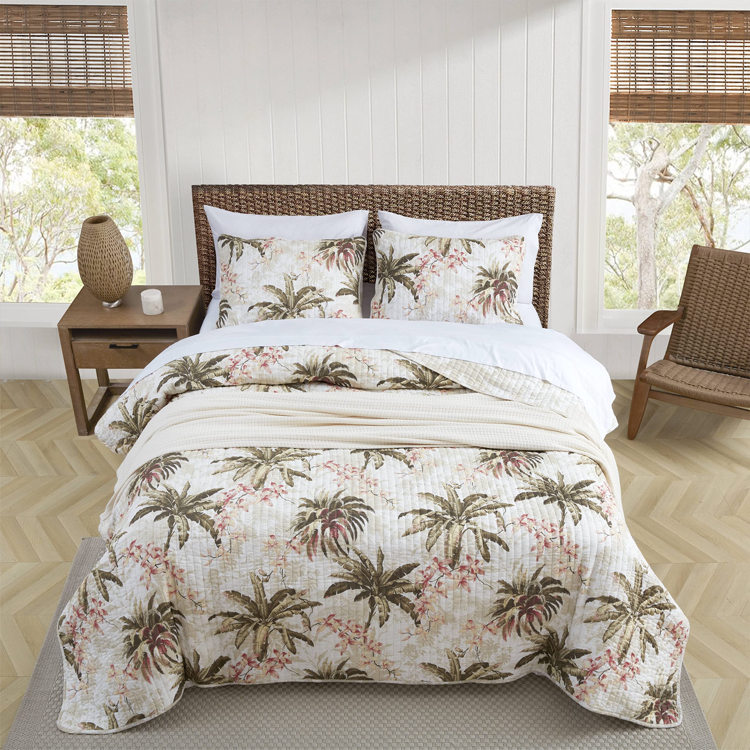 Tommy Bahama coin de lit stylisé, rendu soigné et fini propre