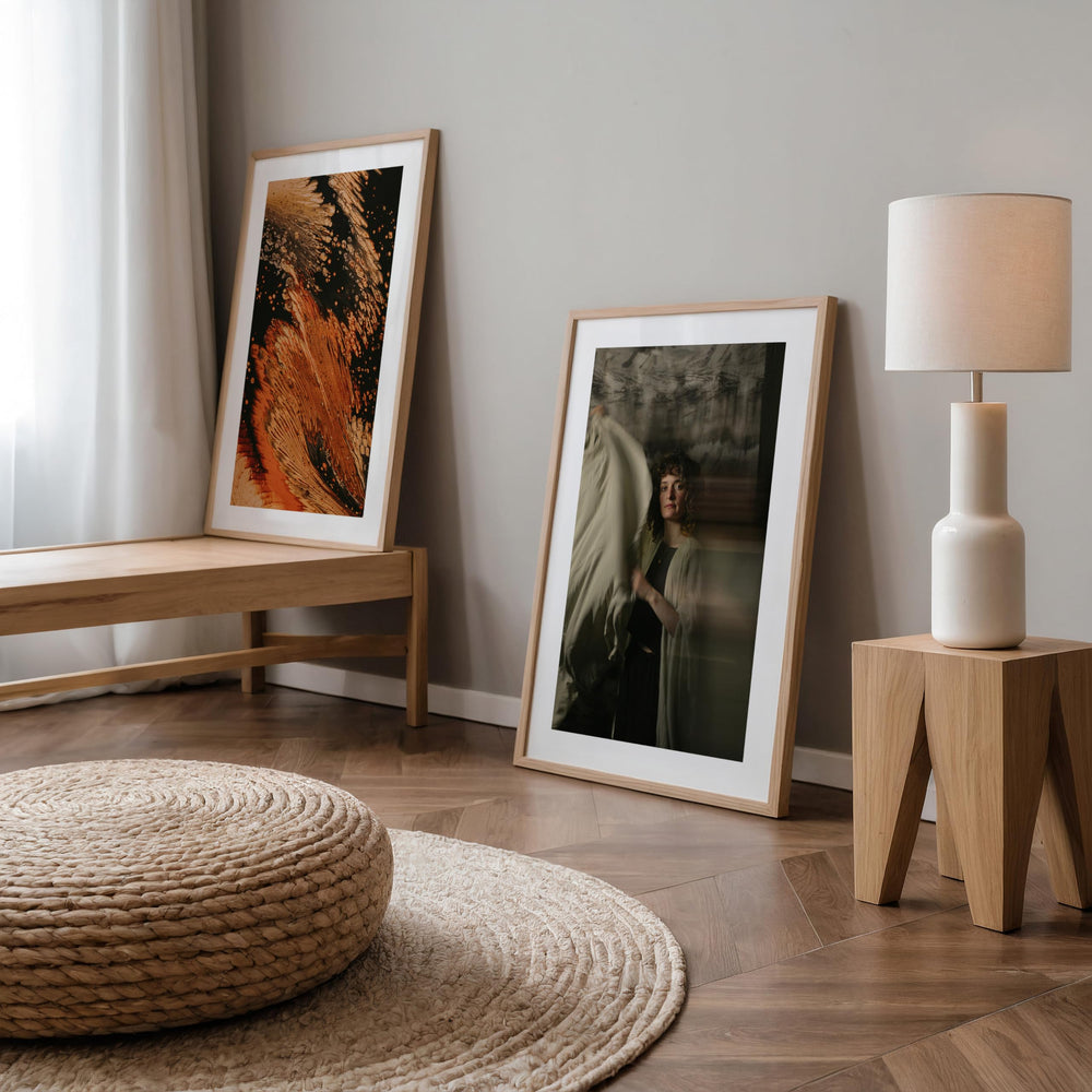 TONES FRAME DESIGN comparaison d’échelle montrant la taille 16x20 par rapport à un objet courant