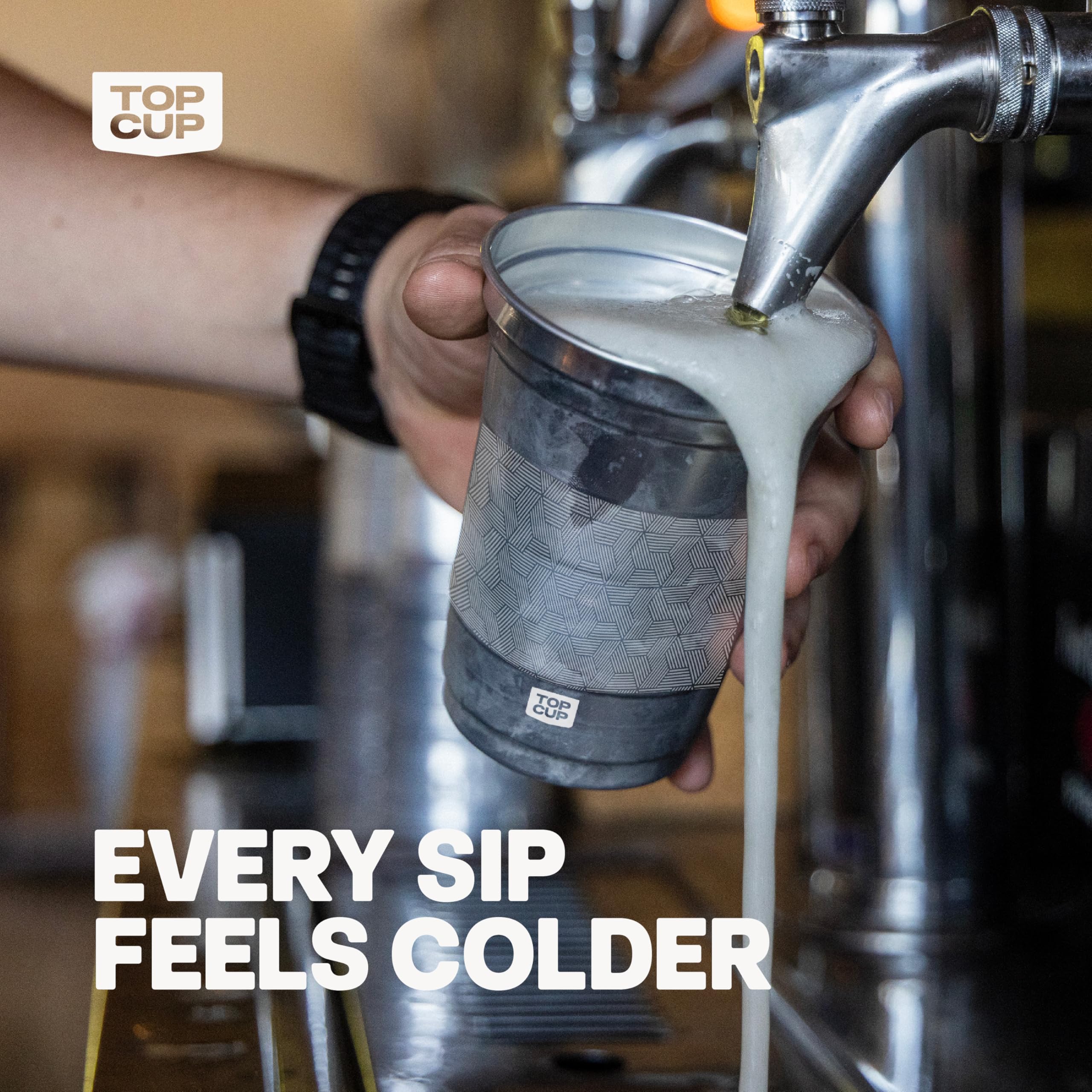 Top Cup à côté d'une main montrant capacité 9 oz pratique