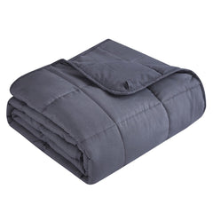 Topcee couverture lestée pliée montrant le tissu microfibre doux et le confort