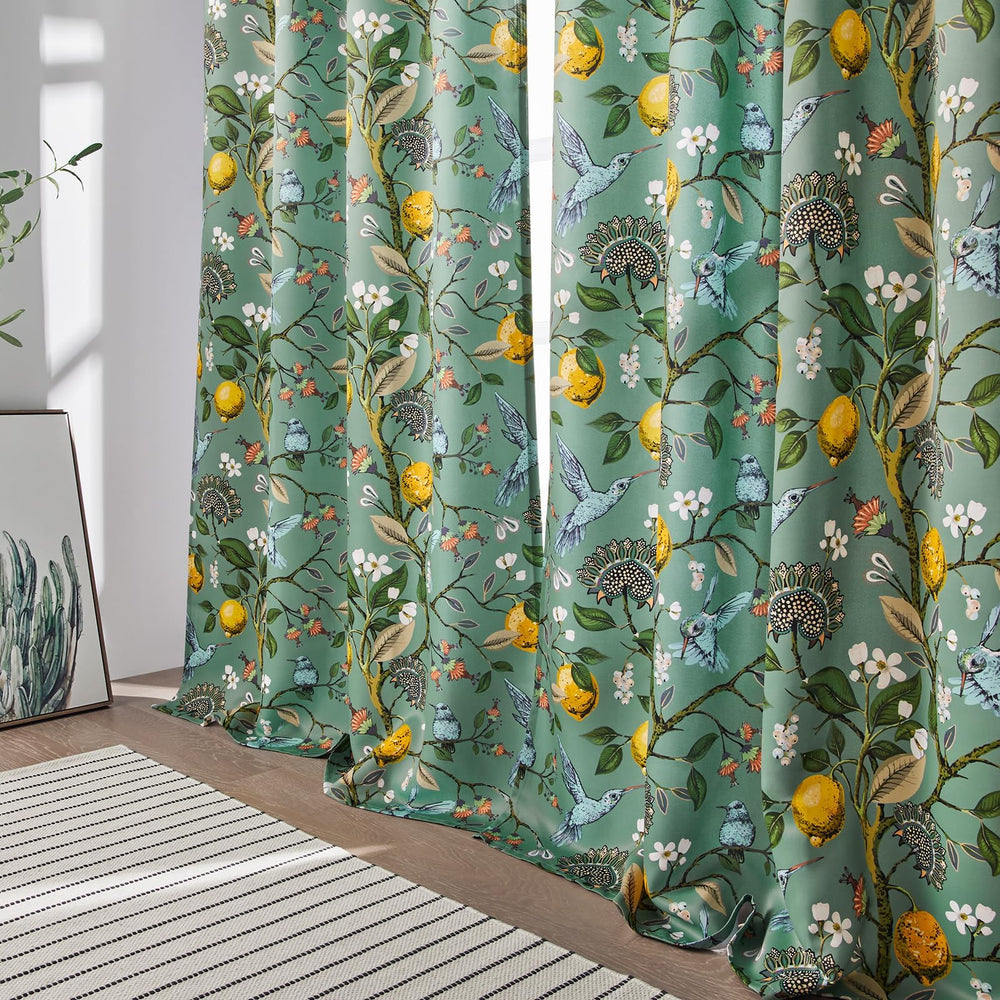Rideaux Topfinel installés dans une chambre d'enfant, offrent intimité et style