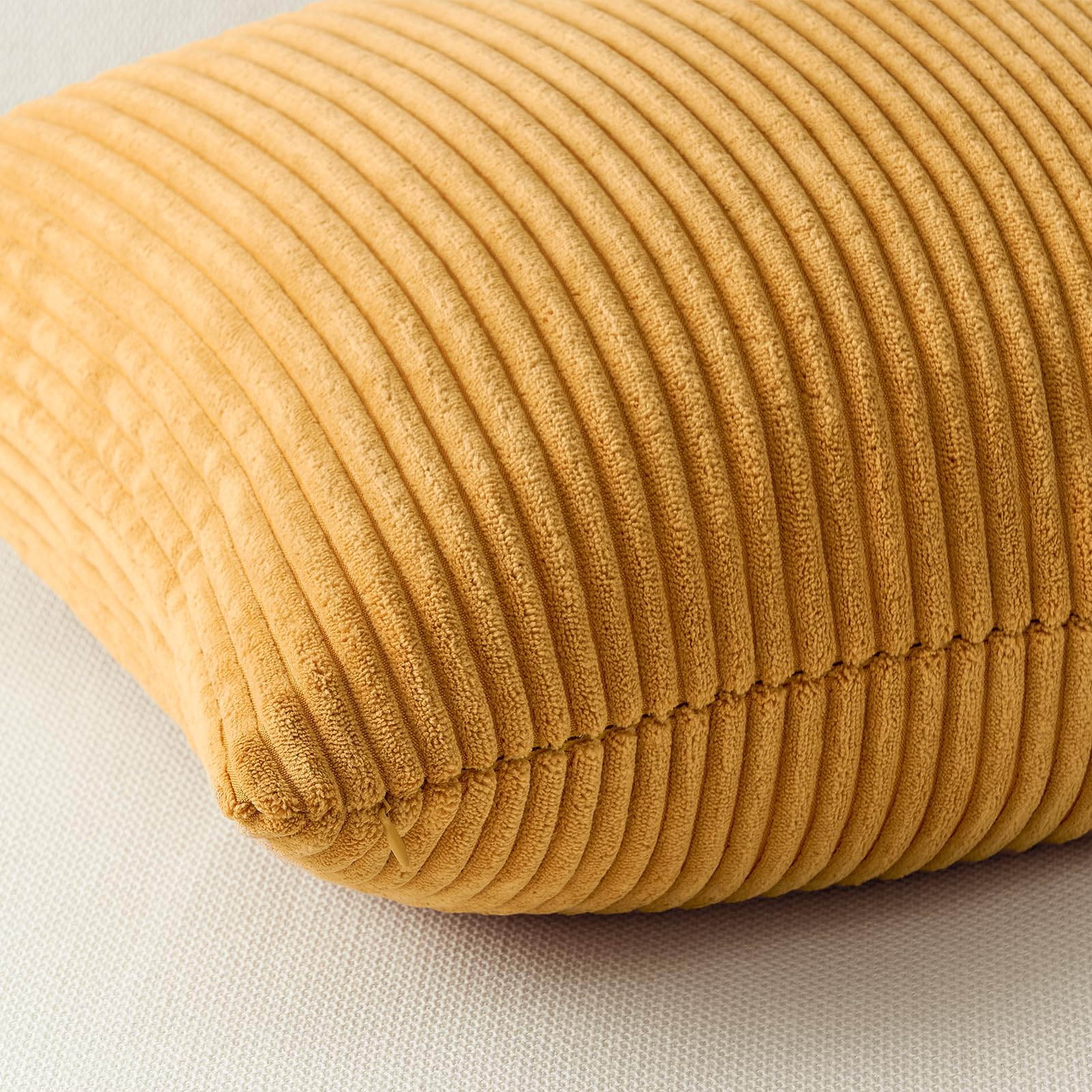 Topfinel gros plan sur tissu corduroy montrant texture douce et résistance