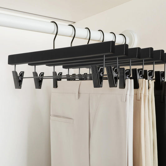TOPIA HANGER gros plan sur bois laqué lisse montrant finition protectrice anti-humidité