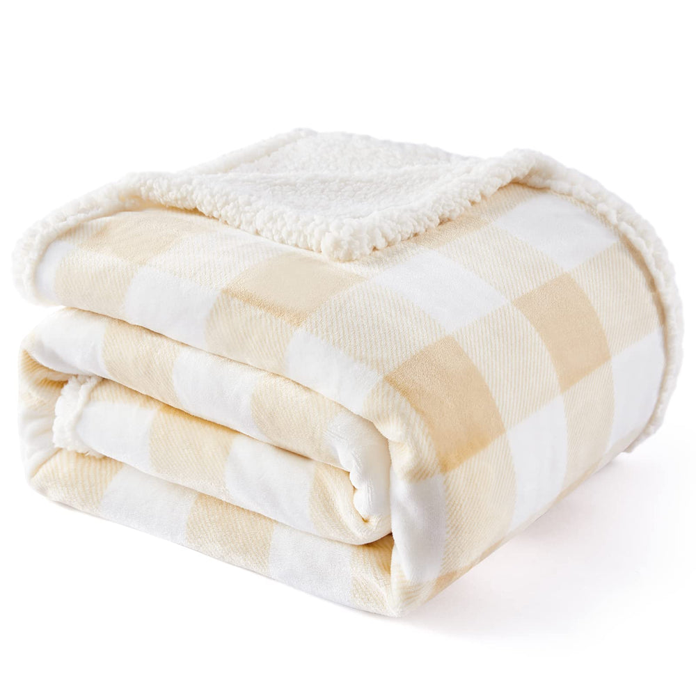 Touchat couverture devant beige montrant motif buffalo plaid et confort