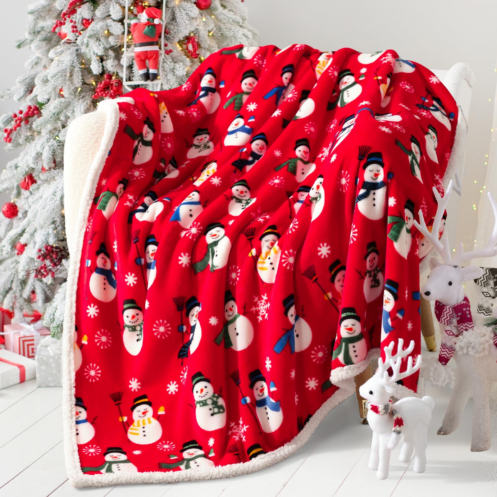 Touchat plaid devant rouge bonhomme de neige, décor festif pour salon