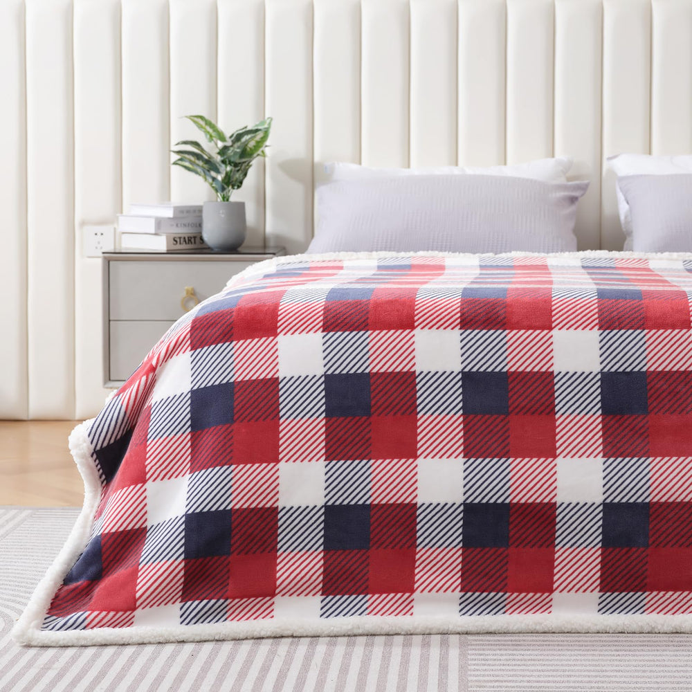 Touchat plaid disposé sur canapé offrant confort immédiat pour détente