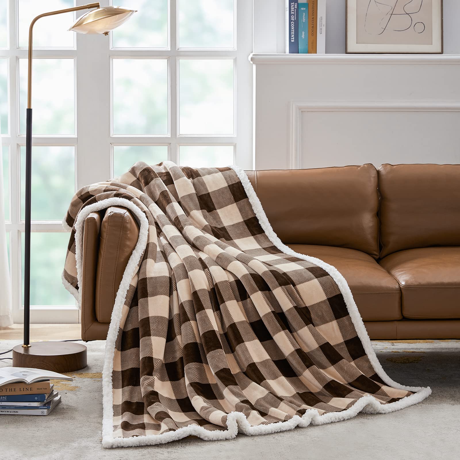 Touchat motif buffalo en gros plan, apporte charme rustique déco