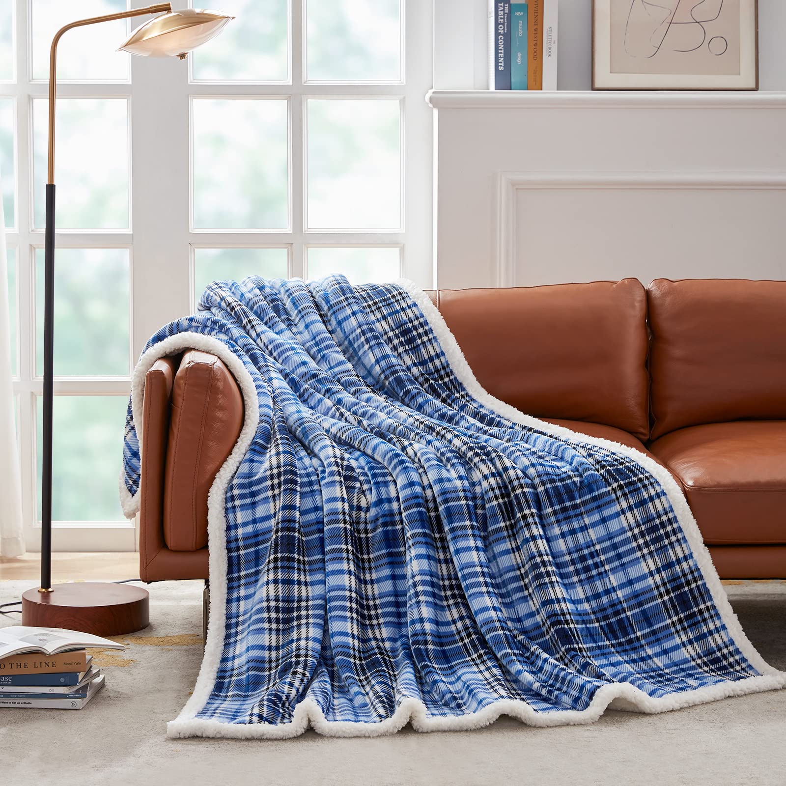 Touchat plaid sur gazon pour pique-nique montrant usage extérieur portable