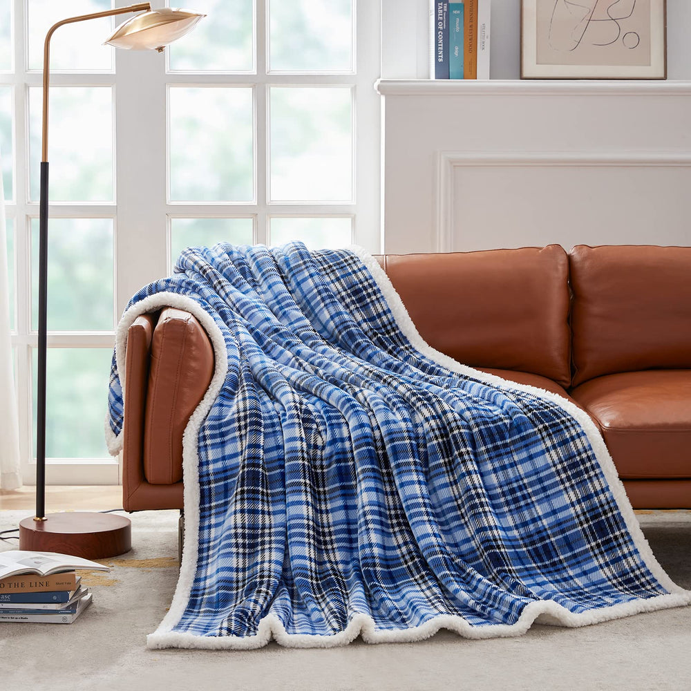 Touchat plaid sur gazon pour pique-nique montrant usage extérieur portable