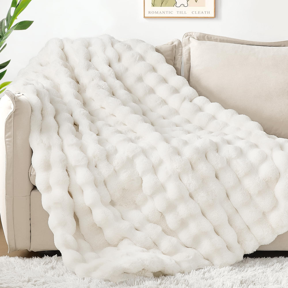 Touchat plaid étalé sur lit double pour couverture généreuse