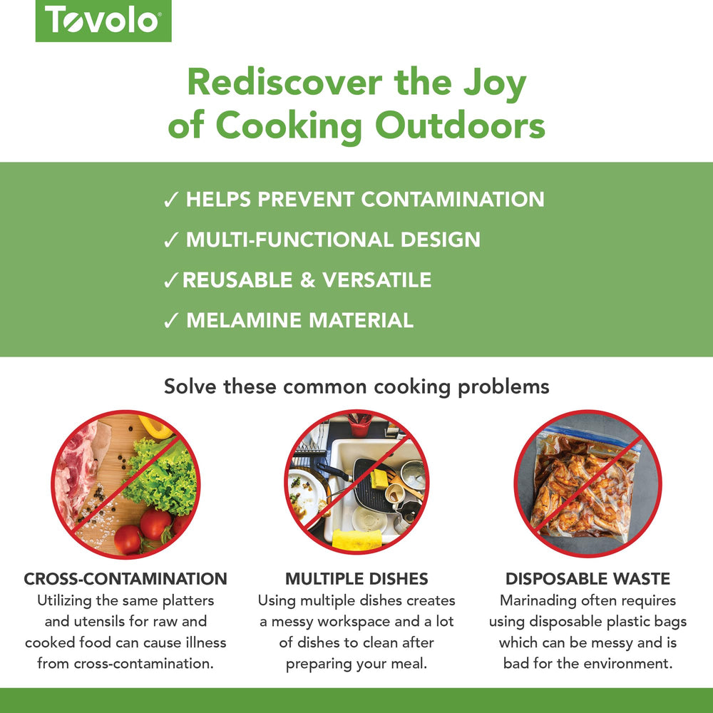Tovolo bac mariner en usage montrant immersion uniforme des steaks pour une marinade efficace