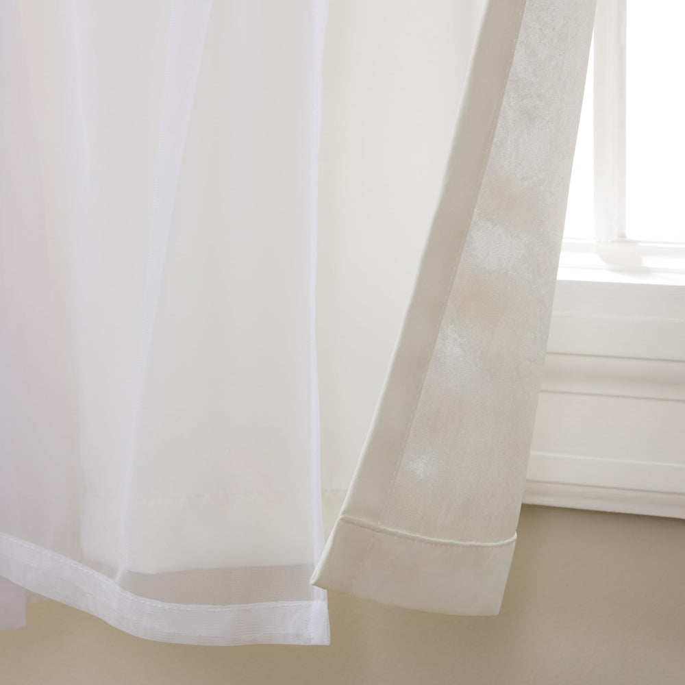 TOWN & COUNTRY LUXE Talia gros plan sur les huit œillets mat argent facilitant l'installation