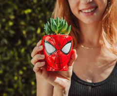 Toynk Spider-Man comparaison d'échelle sur bureau utile pour petits espaces