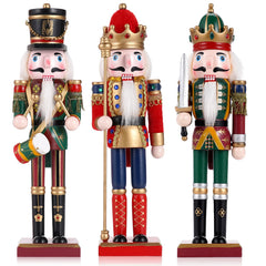 Tpudn ensemble face montrant trois casse-noisettes traditionnels pour décoration chaleureuse