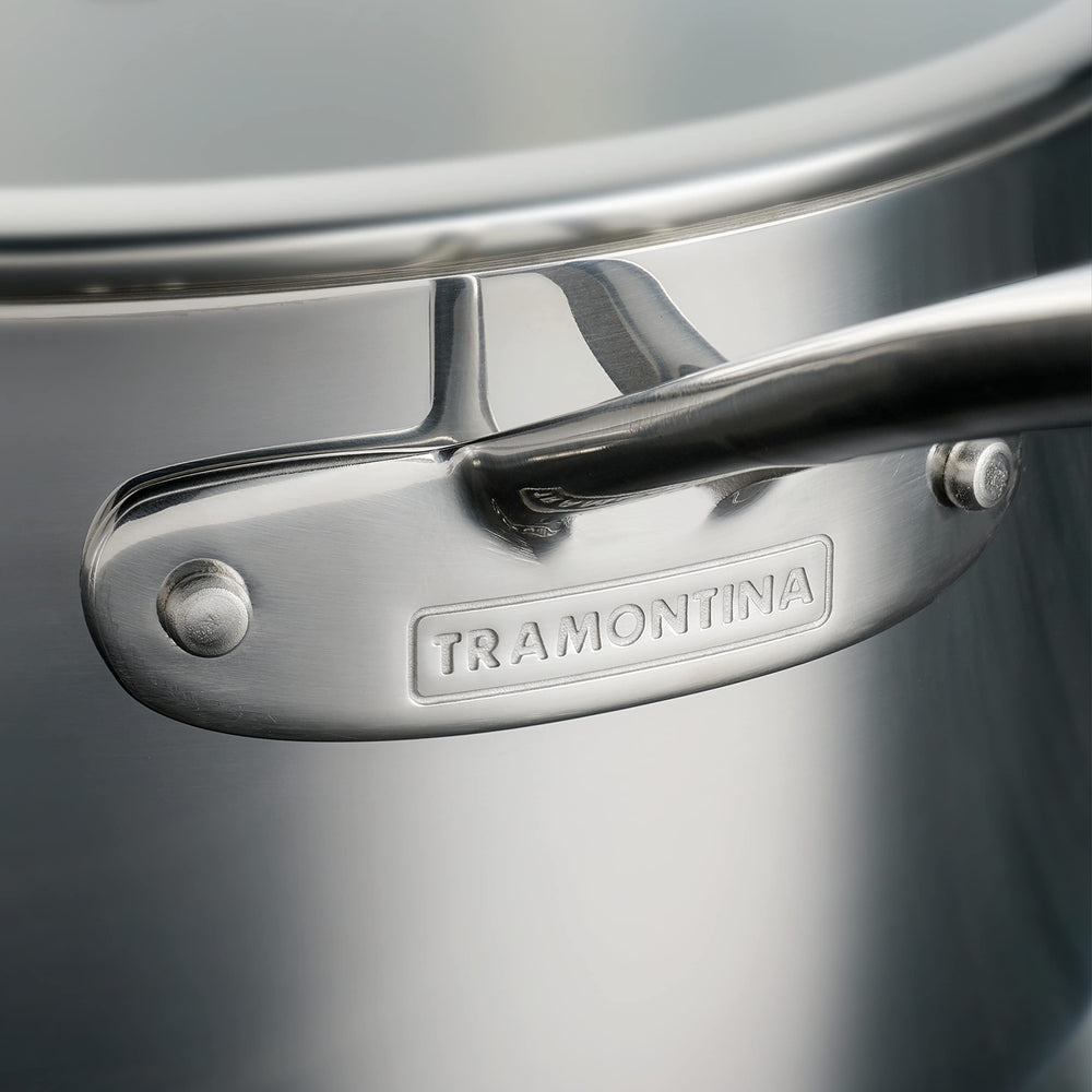 Tramontina casserole au four démontrant résistance température