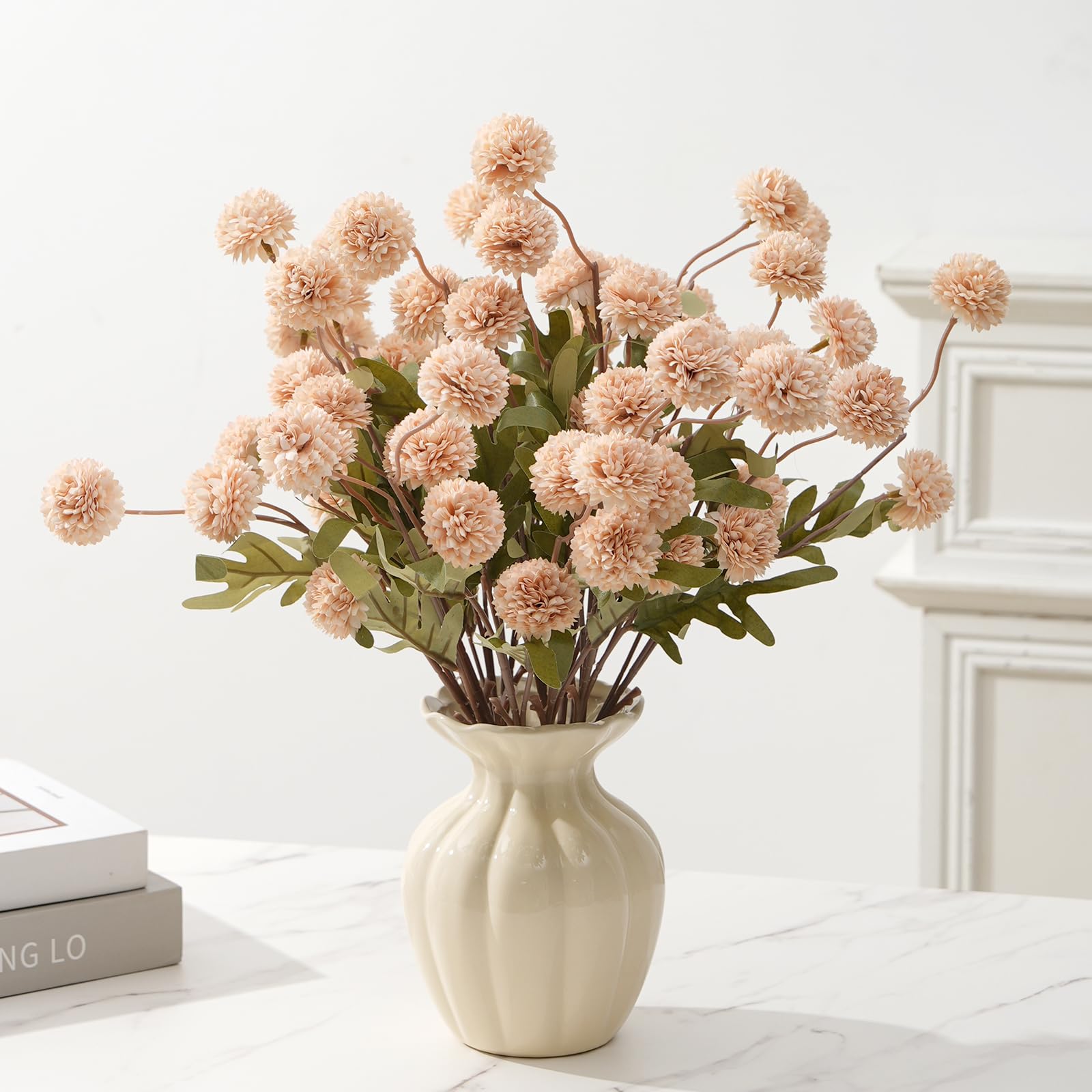 trytuny bouquet devant vase montrant volume et élégance