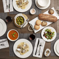TTU assiette à salade Bloom posée, élégance embossée et polyvalence