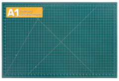 Tujurich vue avant du grand tapis 35x23 protégeant la table et offrant espace de coupe